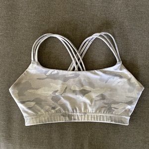 GapFit Eclipse Strappy Sports Bra
